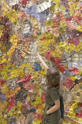 15 Hyundai Commission_ El Anatsui - Behind the Red Moon, Installation View, Photo ©Tate (Lucy Green)